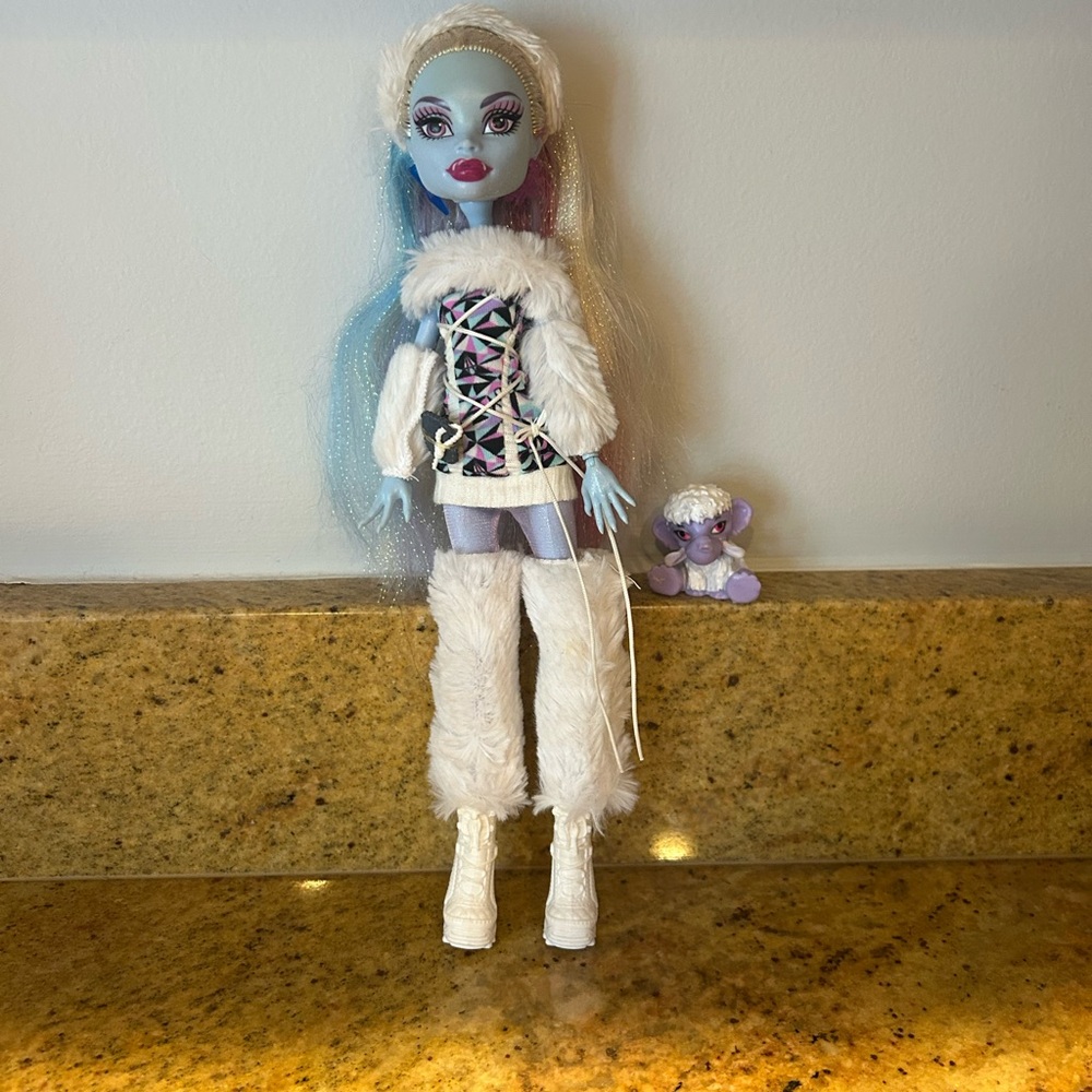 Monster High Abbey Doll with pet